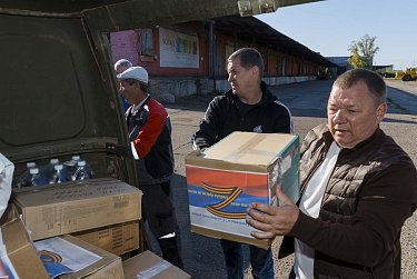 Оренбургский депутат собрал машину гумпомощи
